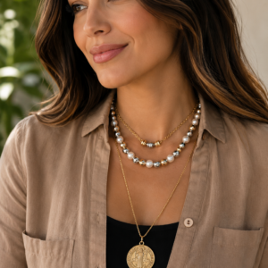 Mix de Colares com Chocker de Berloques, Colar de Bolas e Colar Longo com São Bento